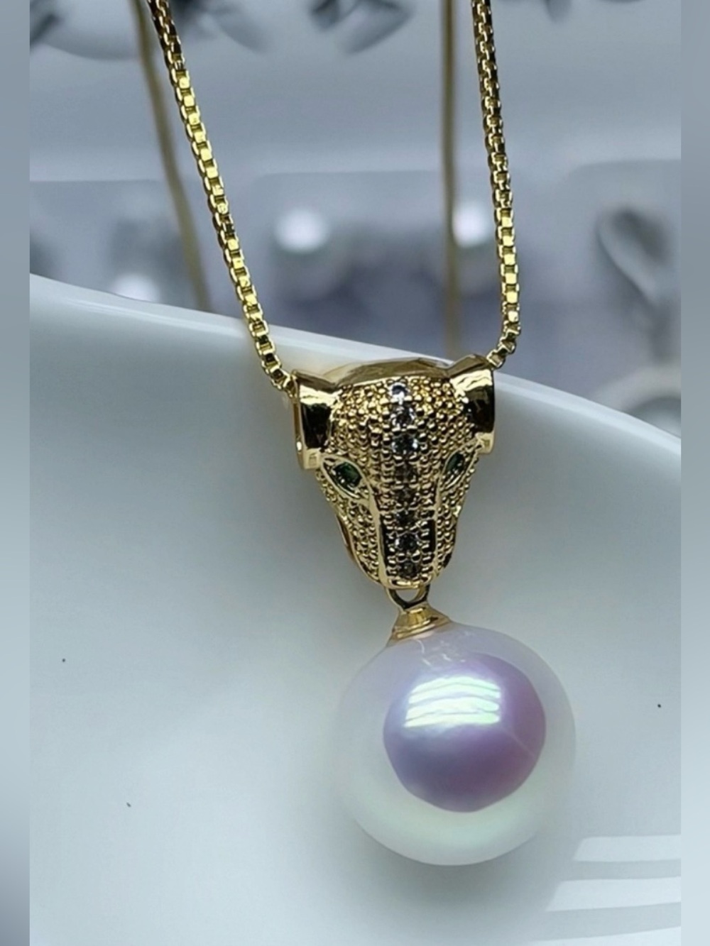 12mm Aurora Pink Pearl Pendant Jaguar Necklace